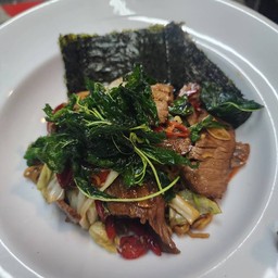 ราเมงผัดกระเพราเนื้อ