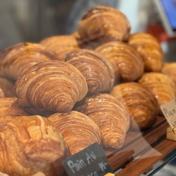 Plain butter croissant