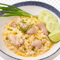 ข้าวผัดกระทะเหล็กไก่หมักนุ่มเด้ง