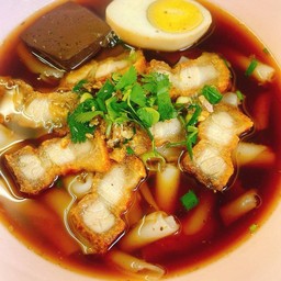 ก๋วยจั๊บ ธรรมดา (หมูกรอบ+ไข่) ไม่ใส่เครื่องใน