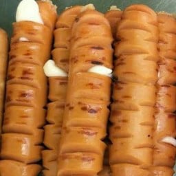 ฮอทดอกไก่ชีสจัมโบ้ 2 ( ชีสเยิ้มตรงกลาง ) - ย่างยืนรอ