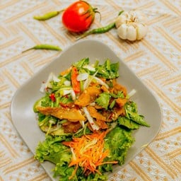 ยำคอหมูทอด