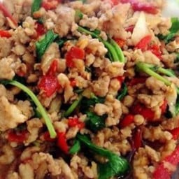 กะเพราหมูสับ (กับข้าว)