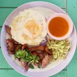 หมูแดดเดียวราดข้าว