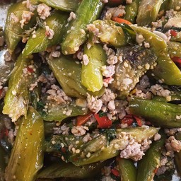 ผัดมะเขือยาว