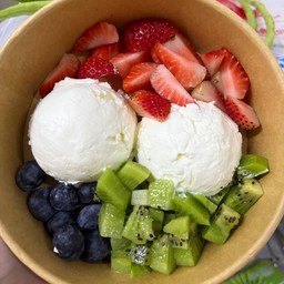 Greek yogurt 2 scoop + Strawberry+Kiwi+Blueberry