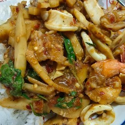 กะเพราหน่อไม้เส้น