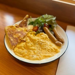 French toast and scramble egg