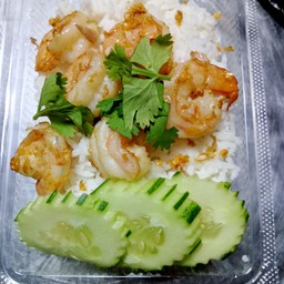 กุ้งทอดกระเทียมราดข้าว