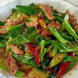 คะน้าหมูชิ้น (กับข้าว)
