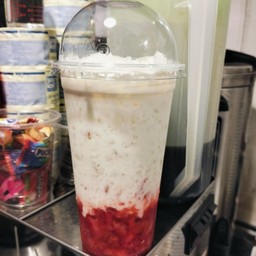นมสดสตอเบอรี่สดเย็น