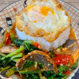 ผัดคะน้าปลากระป๋องไข่ดาว