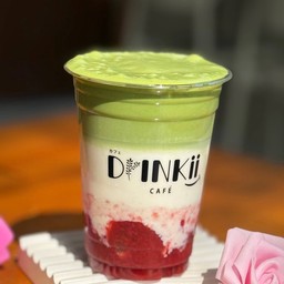 นมสดสตรอเบอร์รี่มัทฉะโฟม