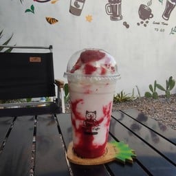 นมสดสตอร์เบอร์ปั่น