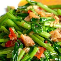 ผัดผักบุ้งหมูสับปลาเค็ม
