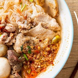 Spicy and Sour Rice Noodles Soup With Kurobuta And Iberico Cheese 泰式酸辣米粉汤 เส้นเล็กต้มยำหมูดำคุโรบูตะและหมูอิเบอริโกชีส