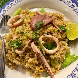 ข้าวผัด  ปลาหมึก กุ้ง