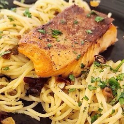 Aglio E Olio (Salmon)