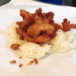 หมูทอดอมยิ้ม