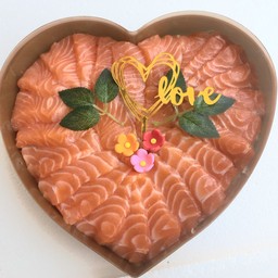 แซลมอนซาซิมิ กล่องหัวใจ