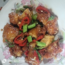 ไก่กรอบคั่วซอสกระเพรา