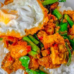 พริกแกงหมูไข่ดาว