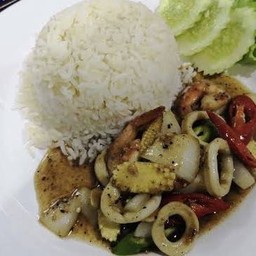 ข้าวราดผัดพริกไทยดำ