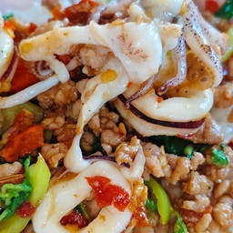 ข้าวกะเพรา ปลาหมึก+ หมูสับ