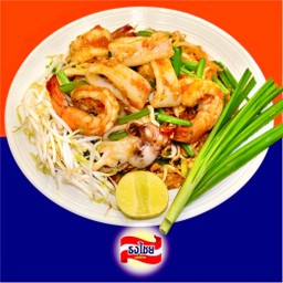 ผัดไทยเส้นจันทร์มันกุ้งซีฟู้ดใส่ไข่