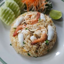 ข้าวผัดทะเล (กุ้งหมึก)