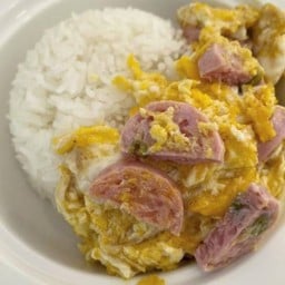 ไข่ขยี้แหนม