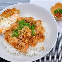กุ้งทอดกระเทียม ราดข้าว