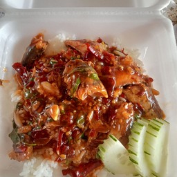 ข้าวราดกระเพราปลากระป๋อง