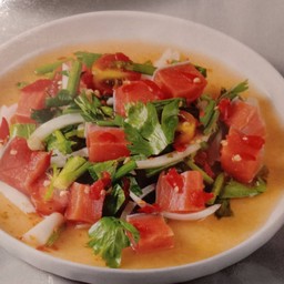 Spicy Raw Salmon Salad