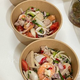 ยำรวมมิตร (กับข้าว)