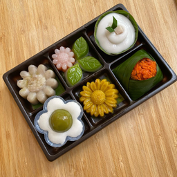 ขนมรวม 6 อย่าง