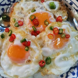ข้าวไข่ดาวพริกน้ำปลาสด