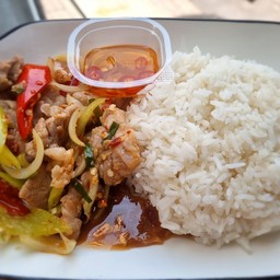หมูดผัดพริกหยวก(กับข้าว)