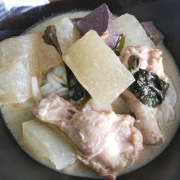 ข้าวราดแกงเขียวหวาน+หมูทอด
