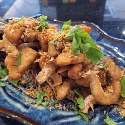 ปลากระพงทอดกระเทียม