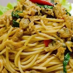 Spaghetti with Stir-Fried Spicy Clams Cheese สปาเก็ตตี้หอยลายผัดฉ่าชีส