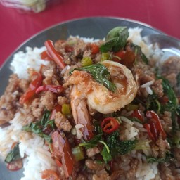 กระเพราหมู กุ้ง ราดข้าว