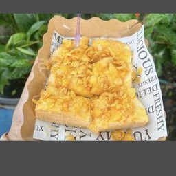 ขนมปังเนย นม คอนเฟลก ราดซอสคาราเมล