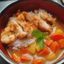 แกงกะหรี่ ไก่ทอดทงคัตสึ