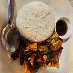 ข้าวกระเพราไข่ดาว(มังสวิรัติ)