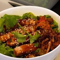 ข้าวหน้าทูน่าเบิร์นเทริยากิ