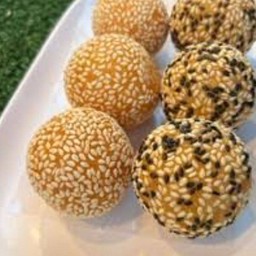 ไข่หงษ์คลุกงา