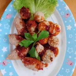 ร้านป้าจ๋าลูกชิ้นซึ่ง