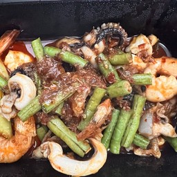 หมึก+ กุ้ง ผัดพริกแกง (กับข้าว)