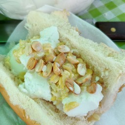 ไอศกรีมในขนมปัง
